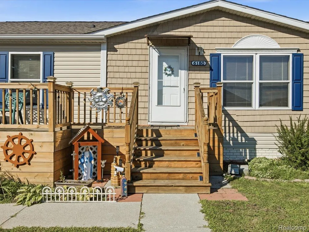 6180 Twin Lakes Drive Kimball Township, MI 48074