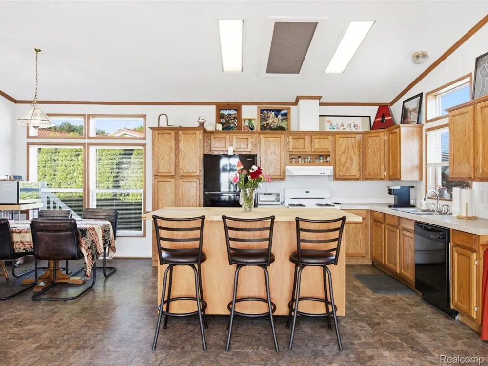 6180 Twin Lakes Drive Kimball Township, MI 48074
