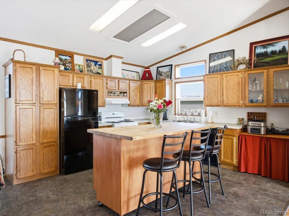 6180 Twin Lakes Drive Kimball Township, MI 48074