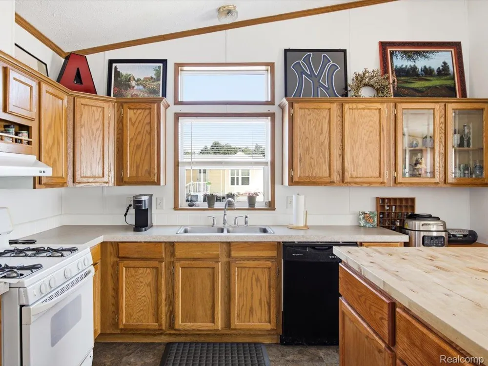 6180 Twin Lakes Drive Kimball Township, MI 48074