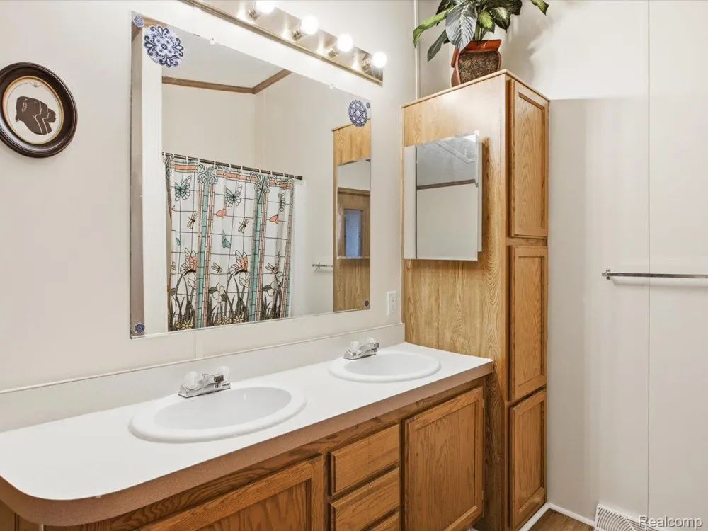 6180 Twin Lakes Drive Kimball Township, MI 48074