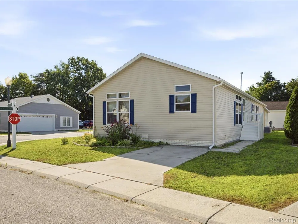 6180 Twin Lakes Drive Kimball Township, MI 48074