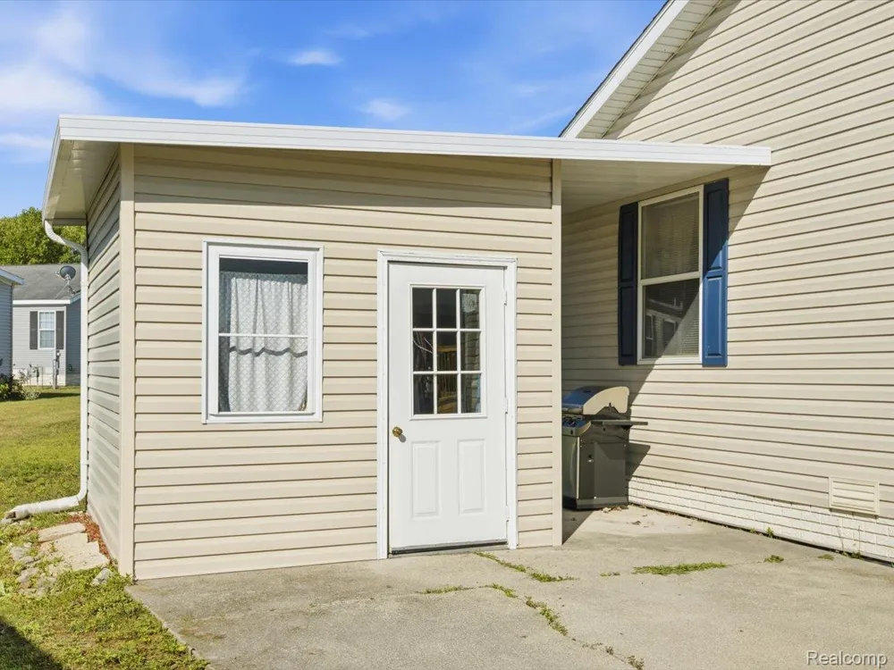 6180 Twin Lakes Drive Kimball Township, MI 48074