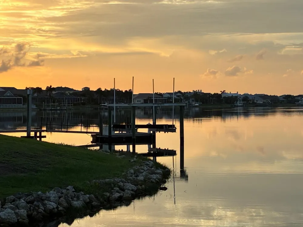 435 MANNS HARBOR DRIVE Apollo Beach, FL 33572
