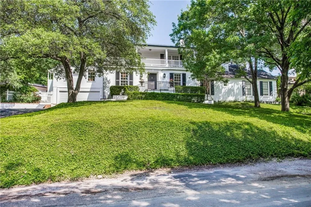 4804 Alan Dale Lane Dallas, TX 75209