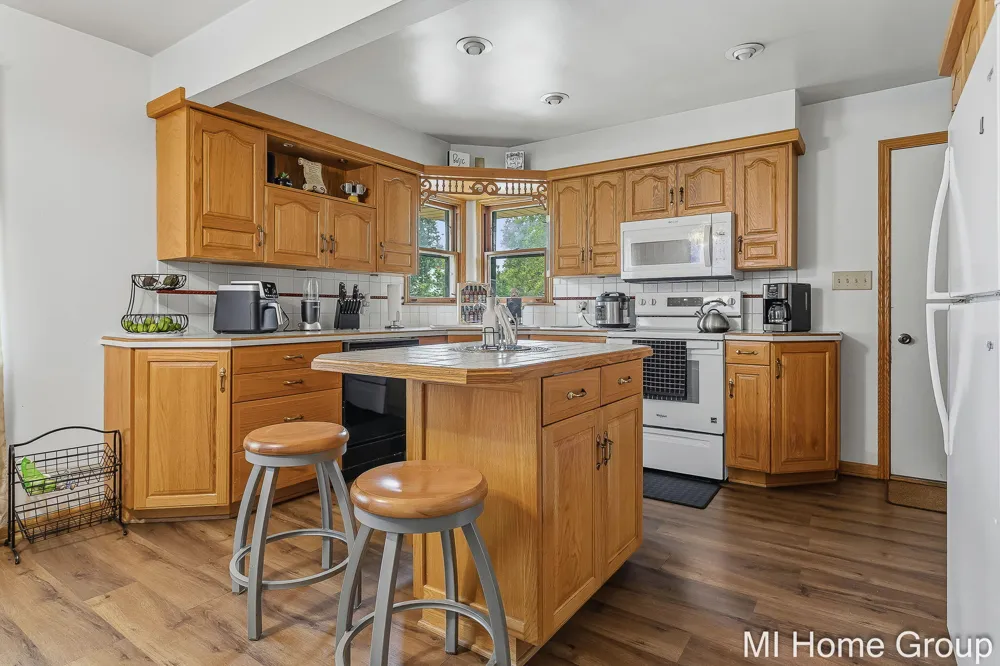 311 W 32nd Street Holland, MI 49423
