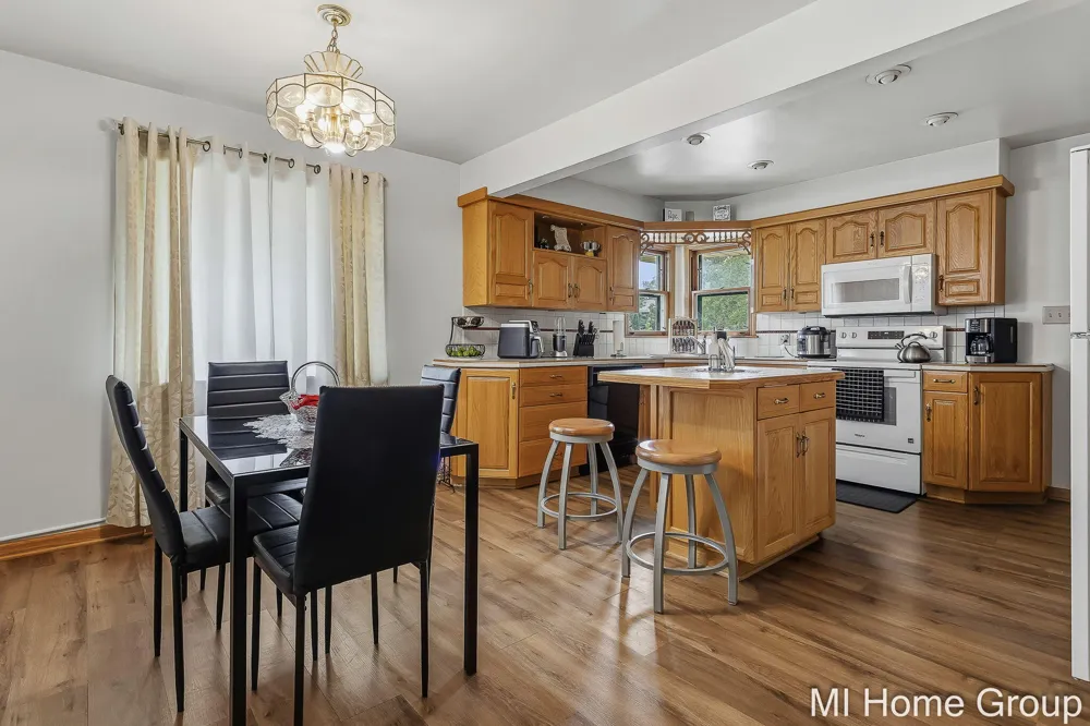 311 W 32nd Street Holland, MI 49423