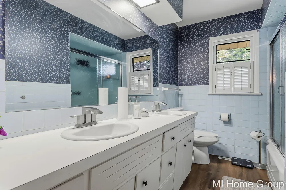 311 W 32nd Street Holland, MI 49423