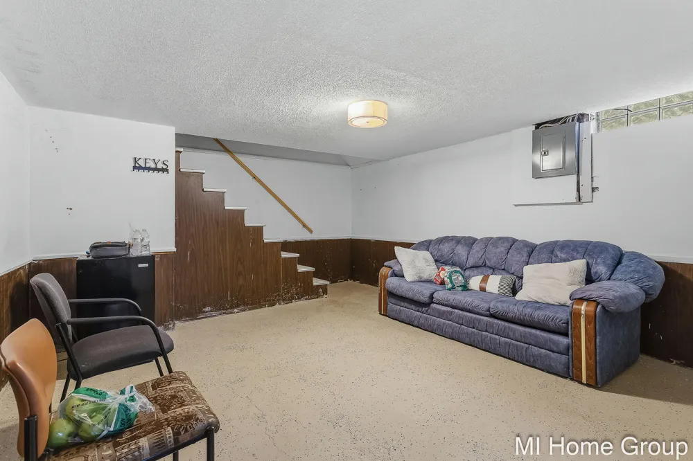 311 W 32nd Street Holland, MI 49423