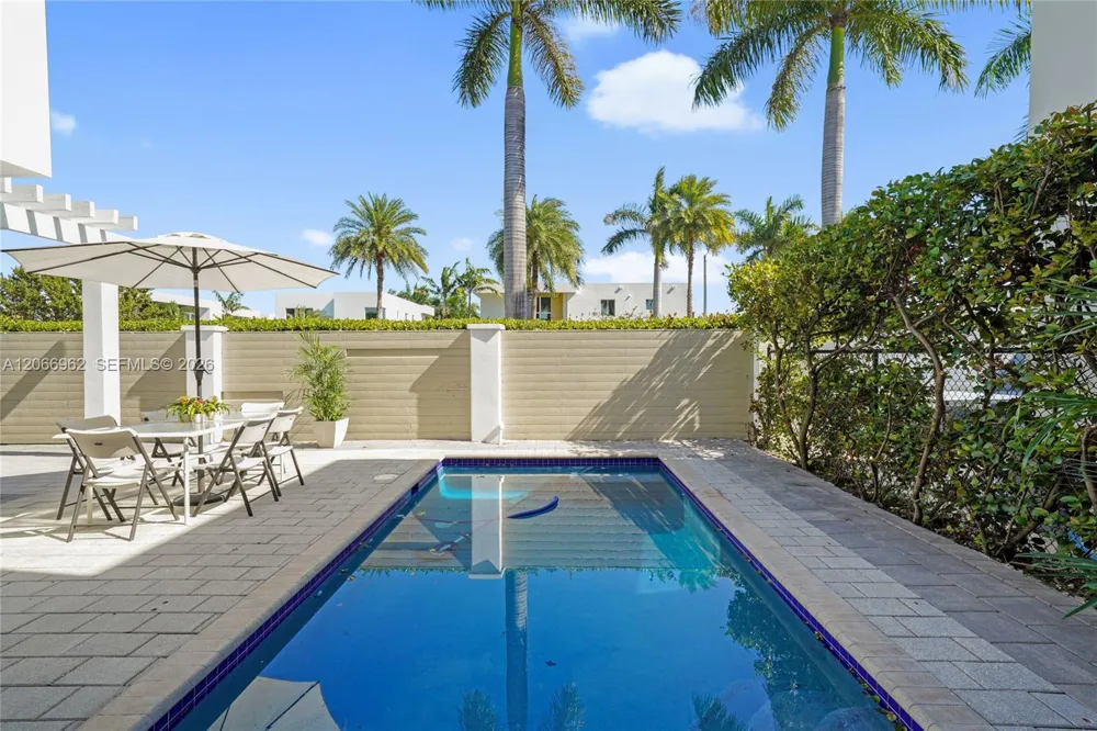 7515 NW 99th Ave Doral, FL 33178