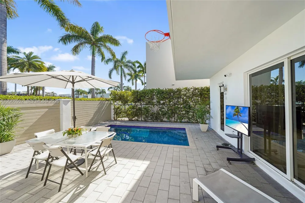 7515 NW 99th Ave Doral, FL 33178