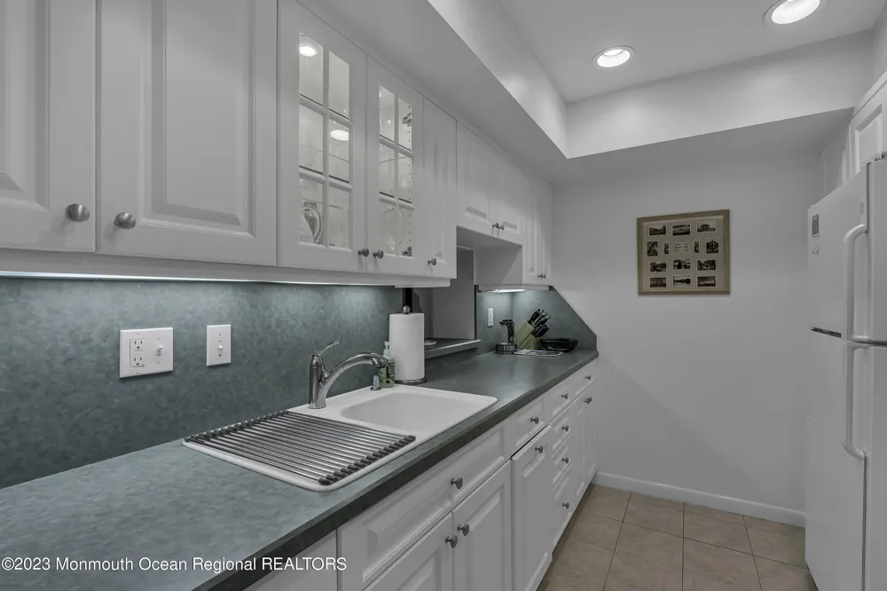 15 Linden Drive Spring Lake Heights, NJ 07762