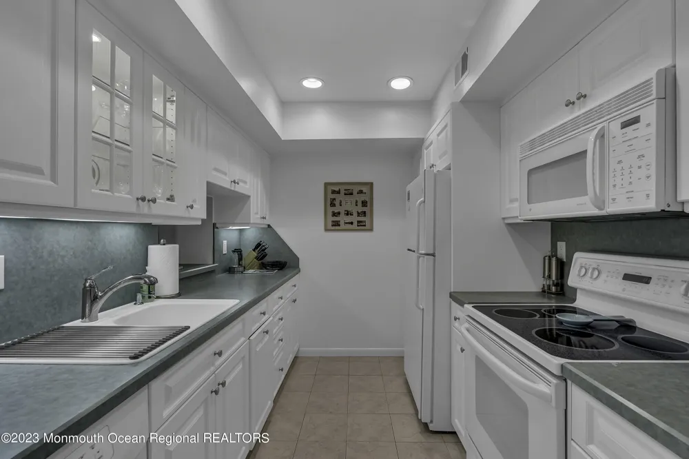 15 Linden Drive Spring Lake Heights, NJ 07762