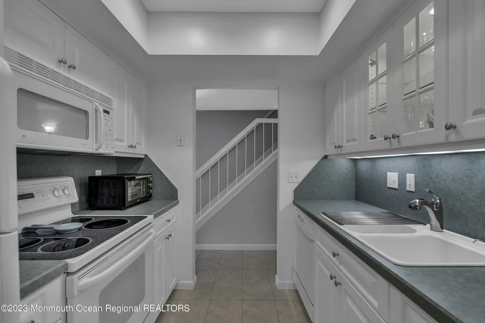 15 Linden Drive Spring Lake Heights, NJ 07762