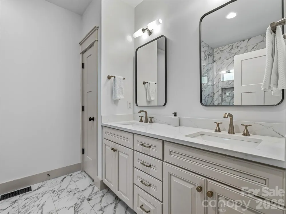4 Old Bridge Circle Fairview, NC 28730