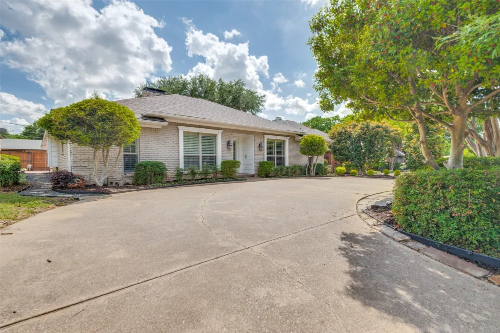 5322 W Mockingbird Lane Dallas, TX 75209