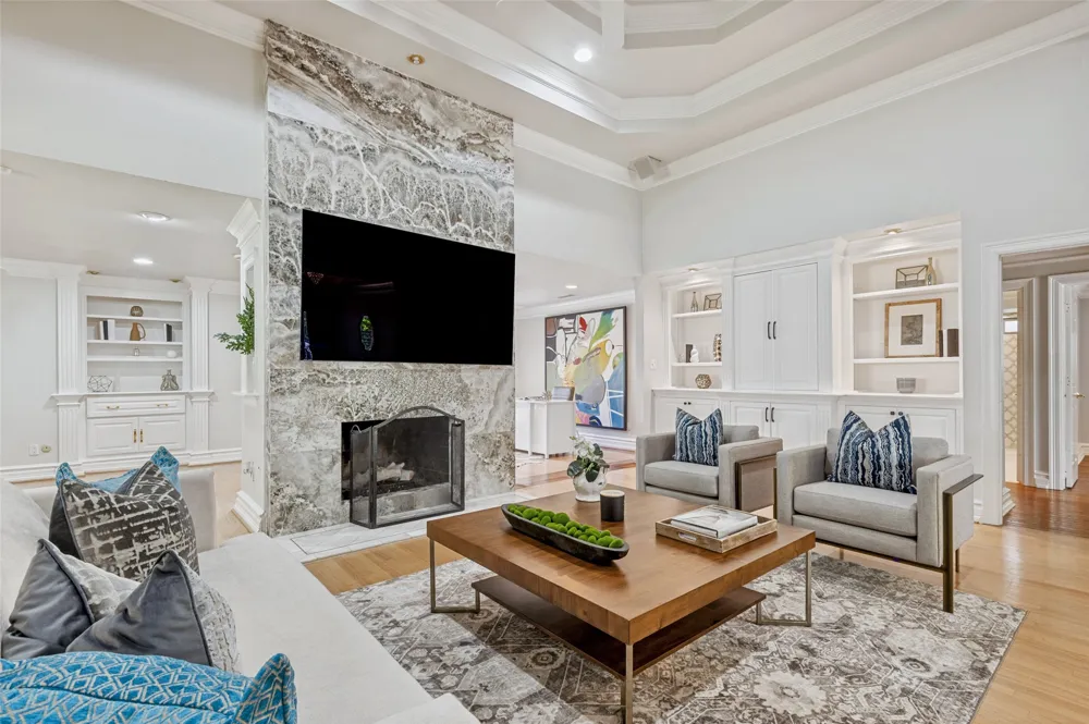 5322 W Mockingbird Lane Dallas, TX 75209