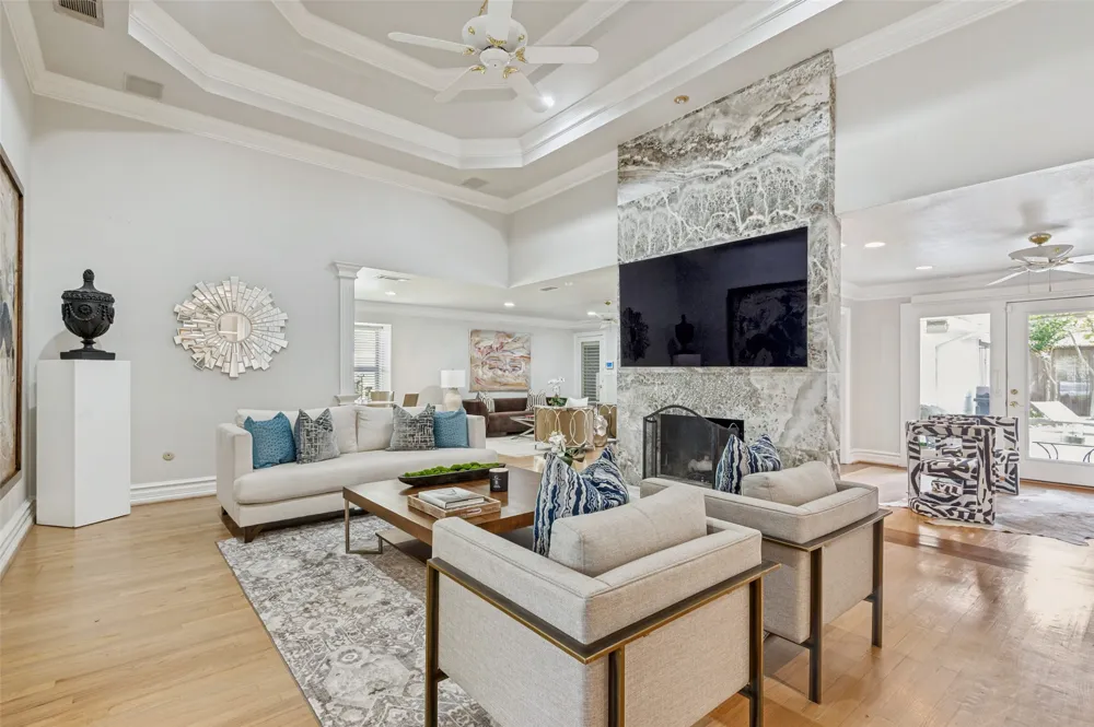 5322 W Mockingbird Lane Dallas, TX 75209