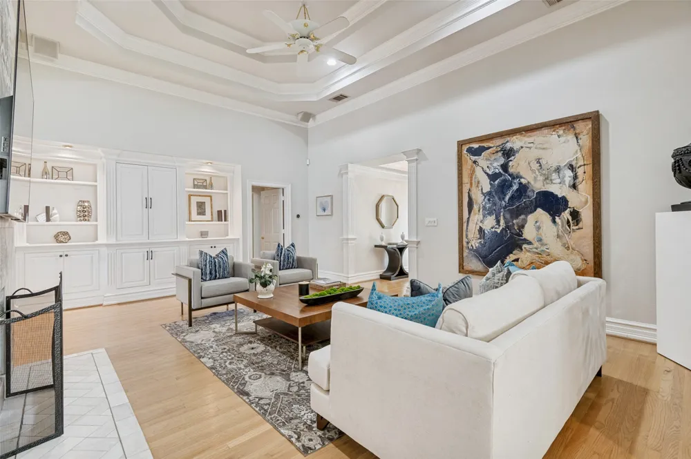 5322 W Mockingbird Lane Dallas, TX 75209