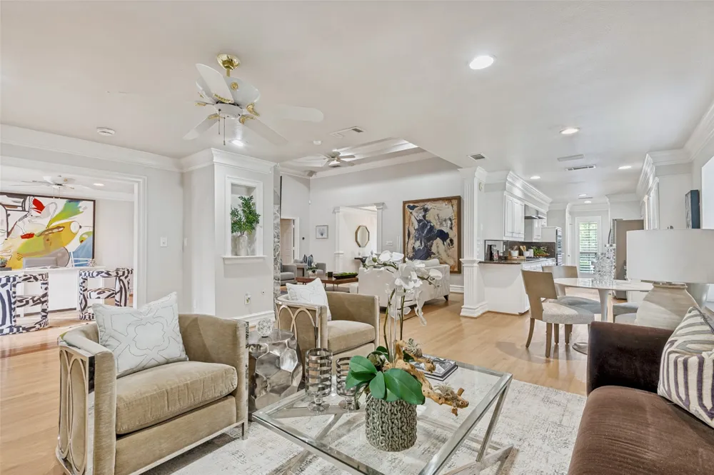 5322 W Mockingbird Lane Dallas, TX 75209