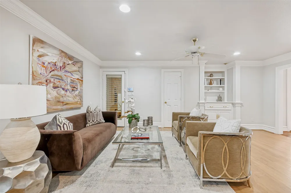 5322 W Mockingbird Lane Dallas, TX 75209