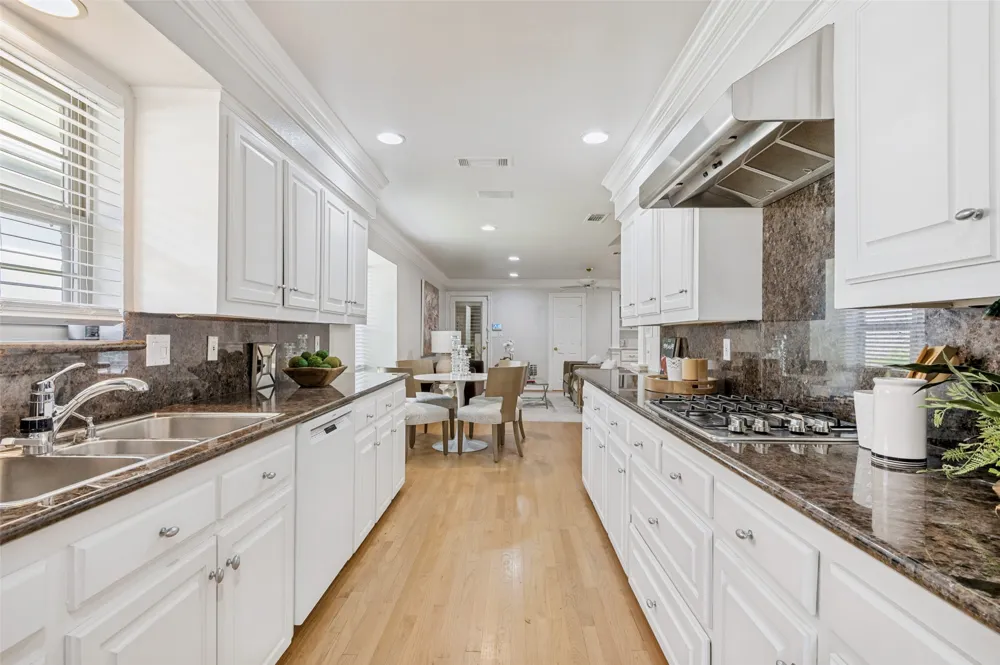 5322 W Mockingbird Lane Dallas, TX 75209