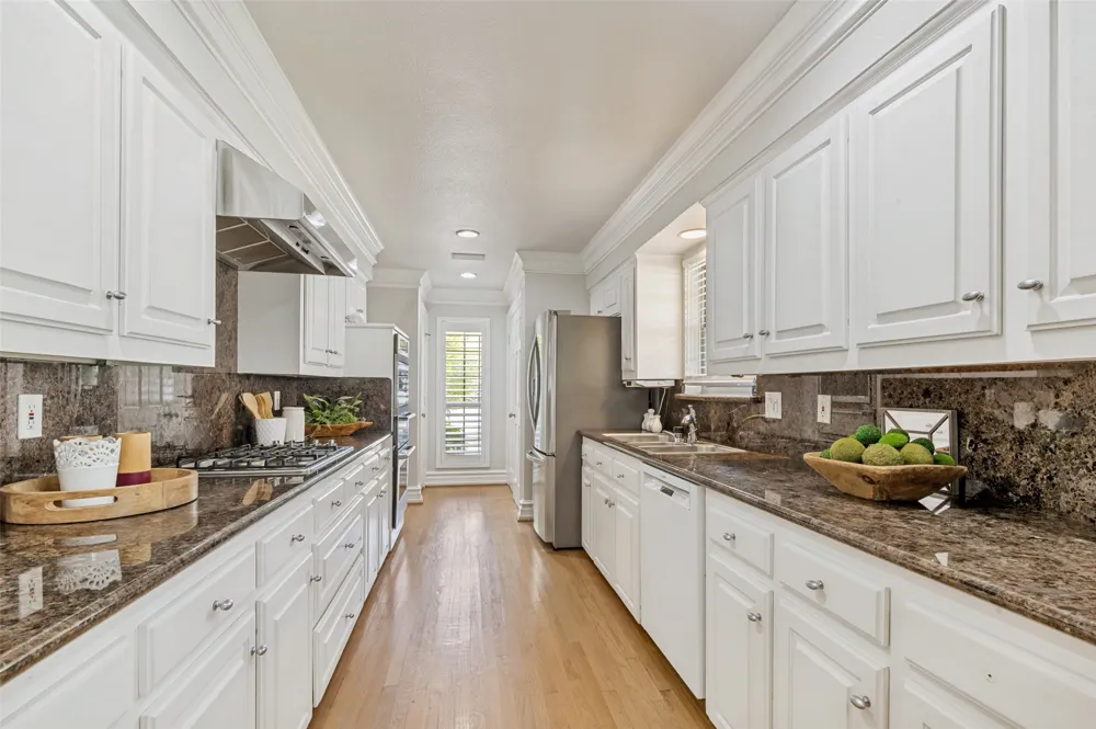 5322 W Mockingbird Lane Dallas, TX 75209
