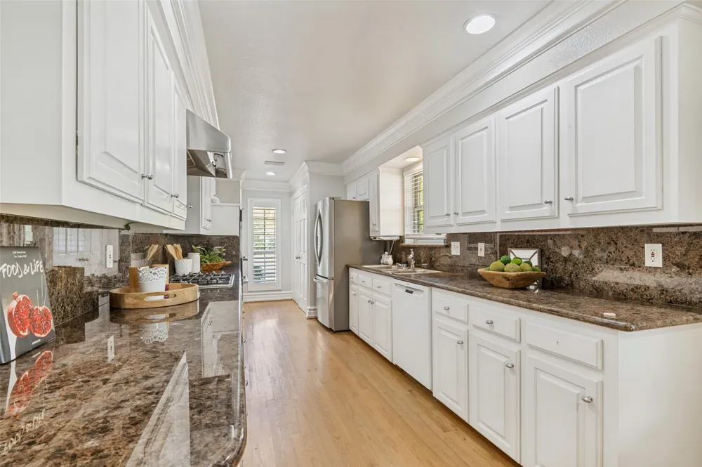 5322 W Mockingbird Lane Dallas, TX 75209