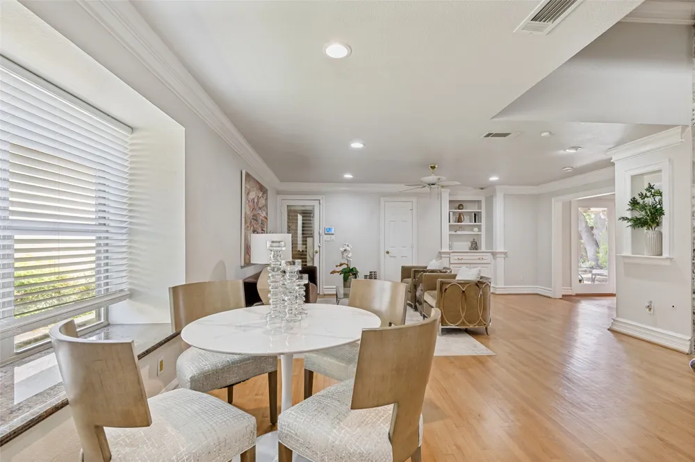 5322 W Mockingbird Lane Dallas, TX 75209