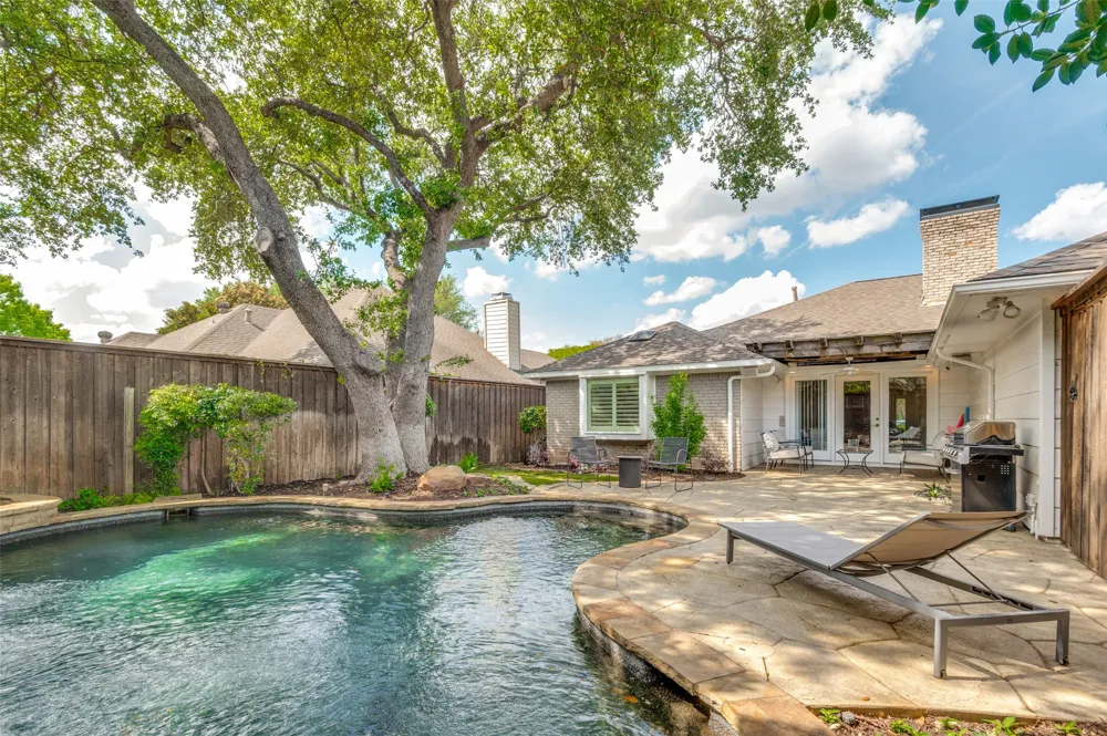 5322 W Mockingbird Lane Dallas, TX 75209