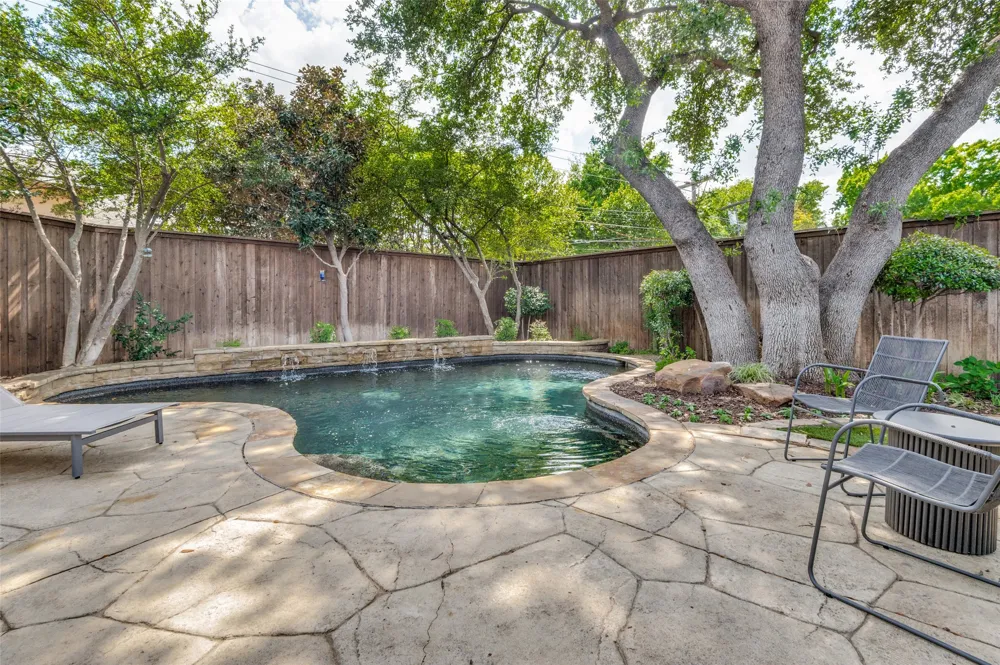 5322 W Mockingbird Lane Dallas, TX 75209