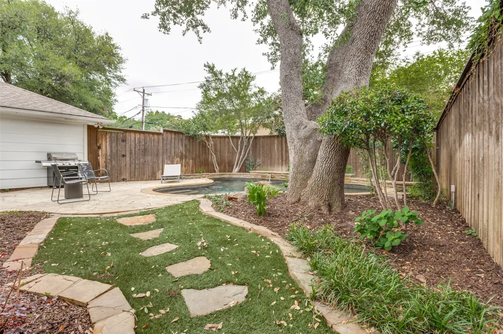 5322 W Mockingbird Lane Dallas, TX 75209