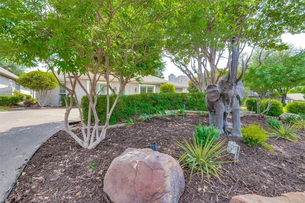 5322 W Mockingbird Lane Dallas, TX 75209