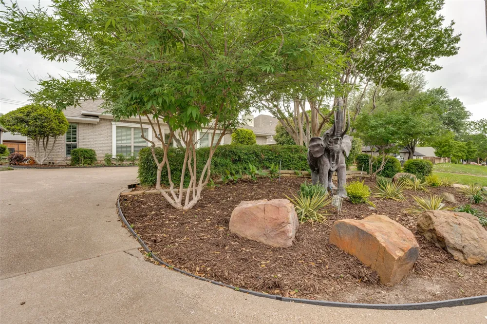 5322 W Mockingbird Lane Dallas, TX 75209