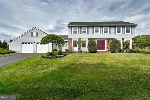 8 BRADFORD COURT