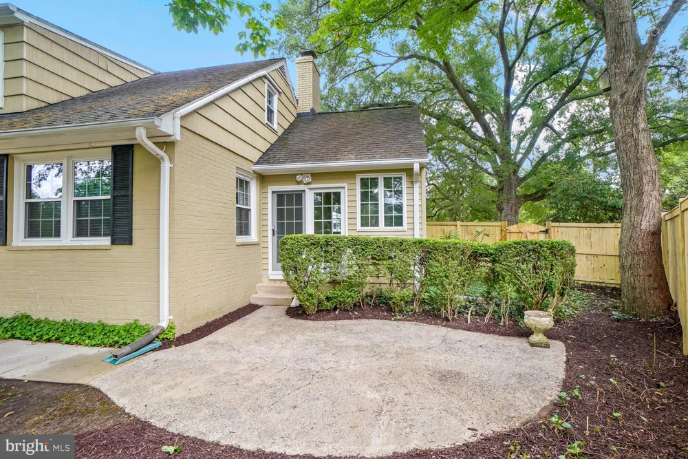 8524 DOTER DRIVE Alexandria, VA 22308