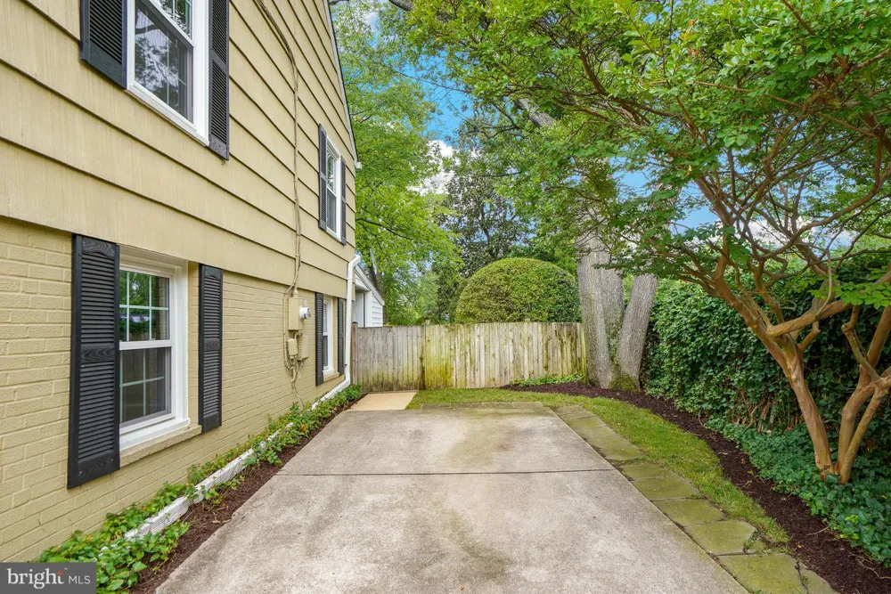 8524 DOTER DRIVE Alexandria, VA 22308