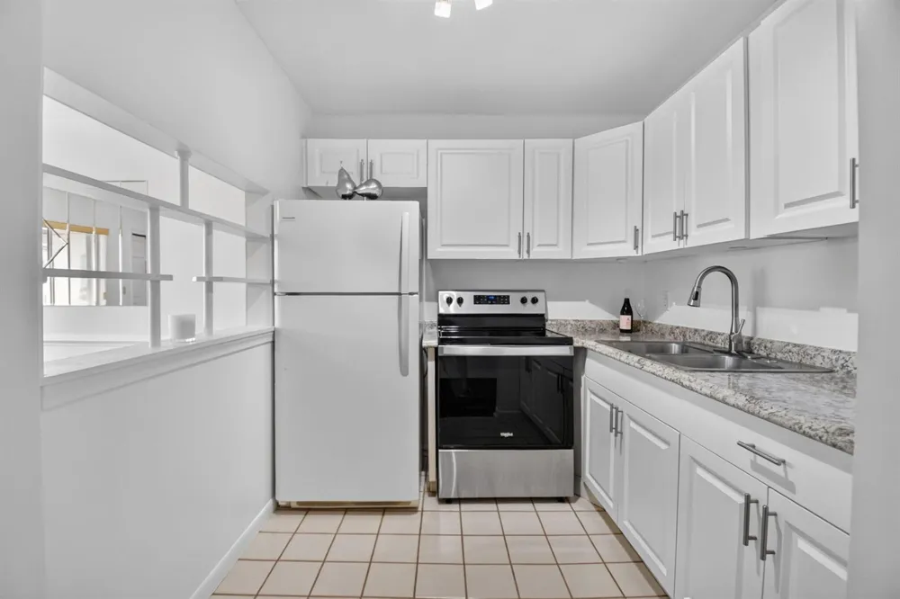 3120 Cynthia Lane #107 Lake Worth, FL 33461