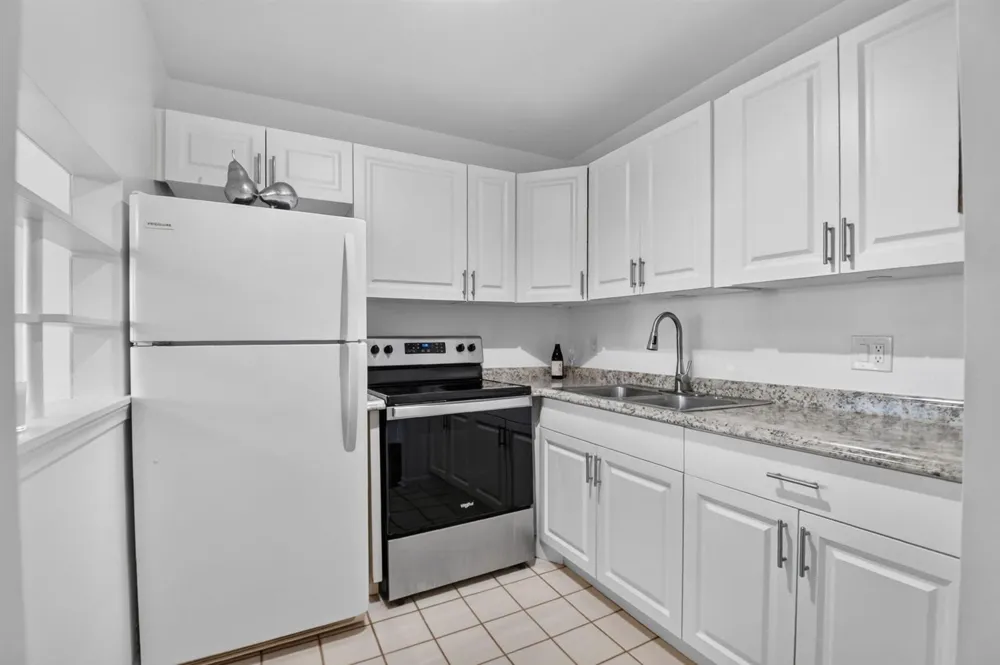3120 Cynthia Lane #107 Lake Worth, FL 33461