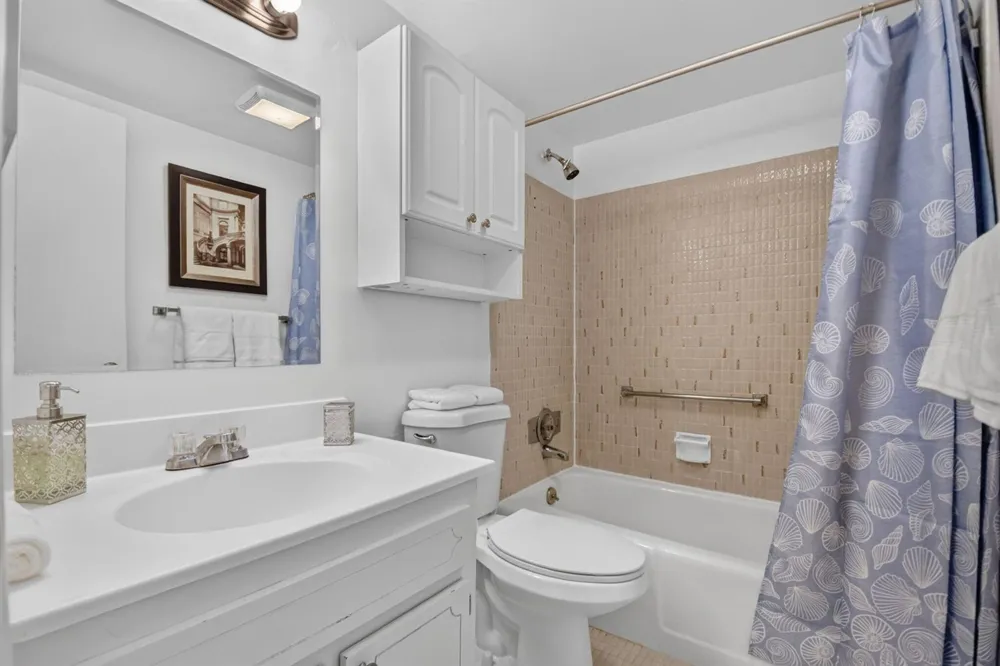 3120 Cynthia Lane #107 Lake Worth, FL 33461