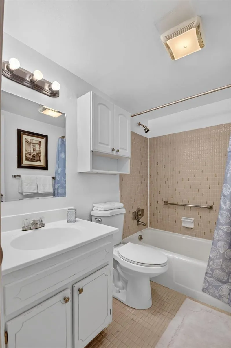 3120 Cynthia Lane #107 Lake Worth, FL 33461