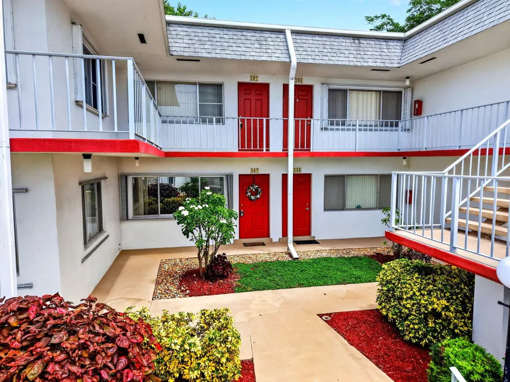 3120 Cynthia Lane #107 Lake Worth, FL 33461