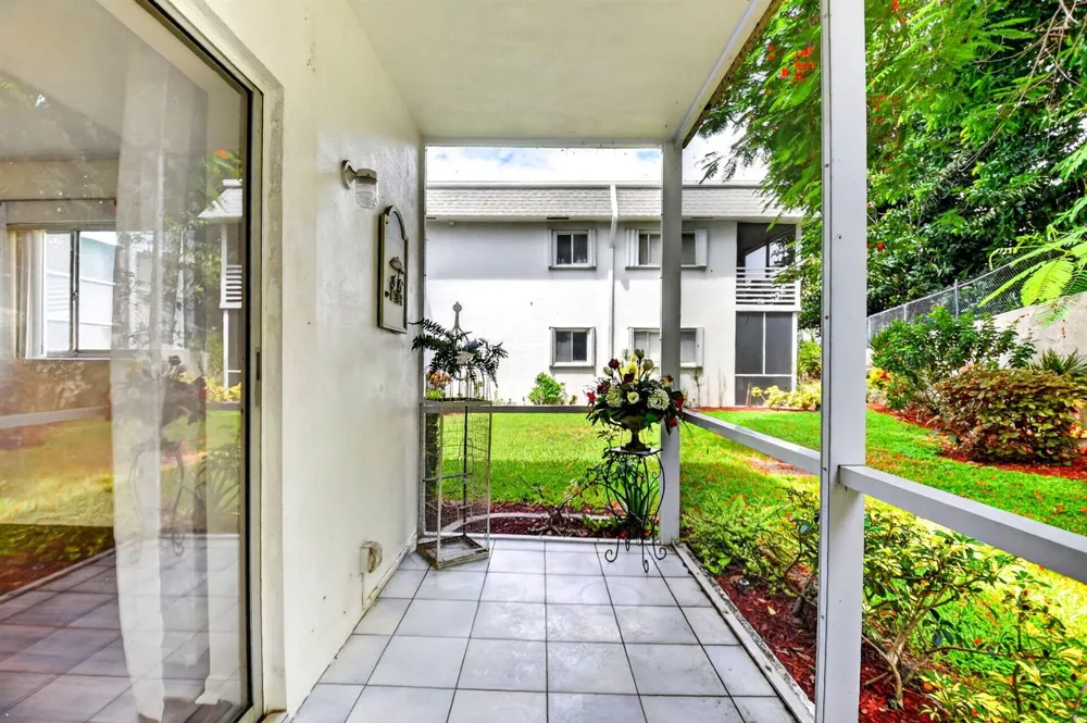 3120 Cynthia Lane #107 Lake Worth, FL 33461