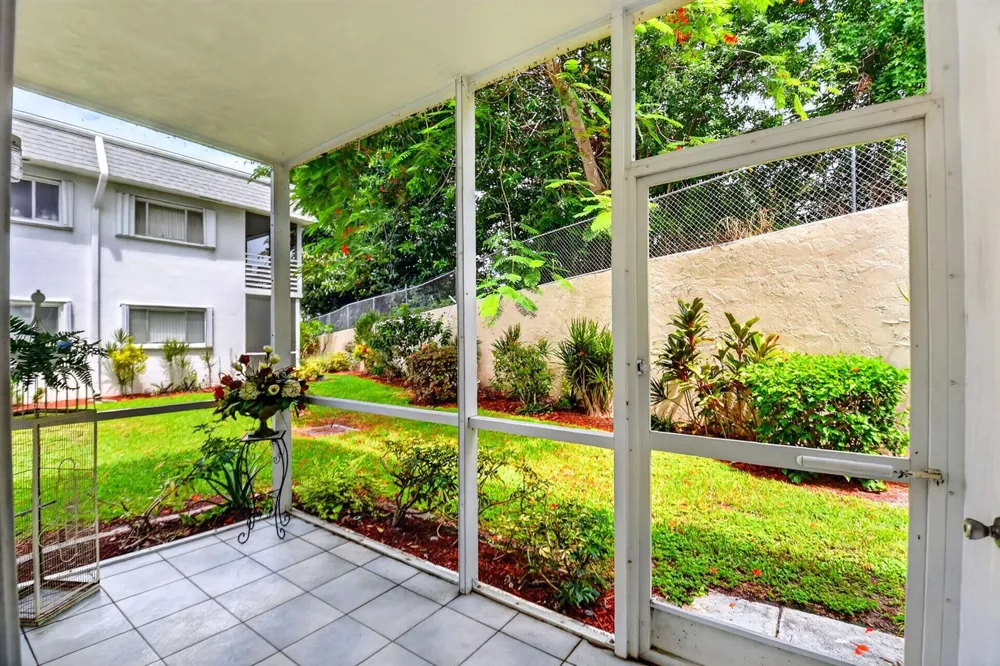 3120 Cynthia Lane #107 Lake Worth, FL 33461