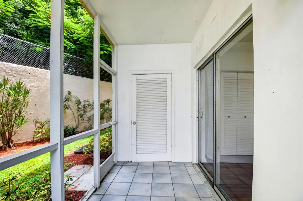 3120 Cynthia Lane #107 Lake Worth, FL 33461