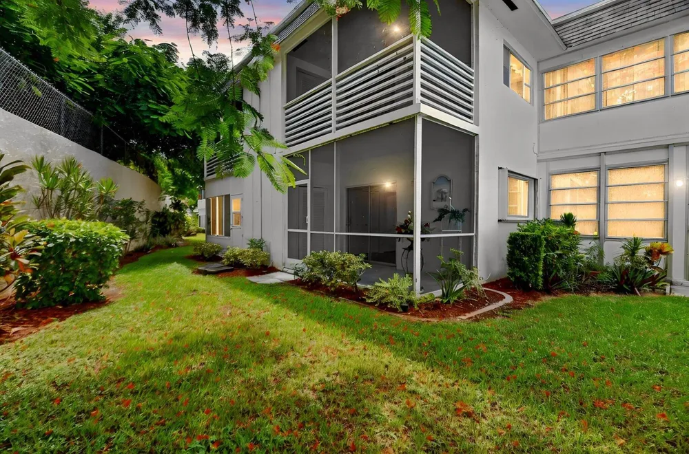 3120 Cynthia Lane #107 Lake Worth, FL 33461