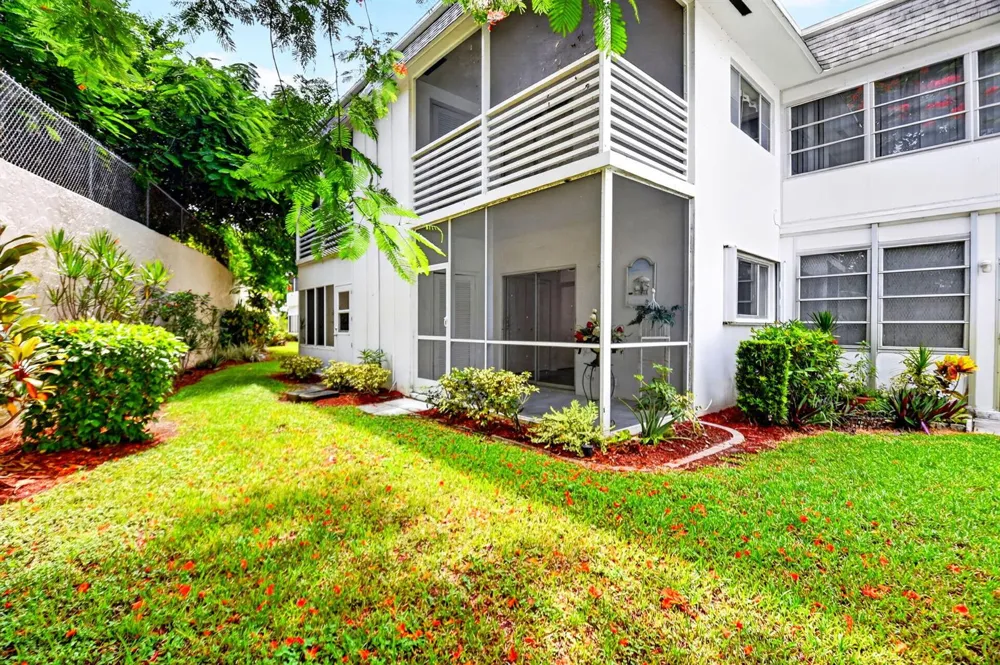 3120 Cynthia Lane #107 Lake Worth, FL 33461