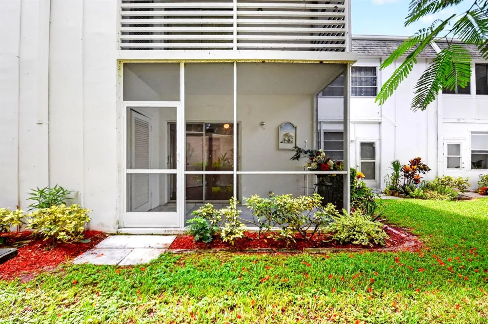 3120 Cynthia Lane #107 Lake Worth, FL 33461