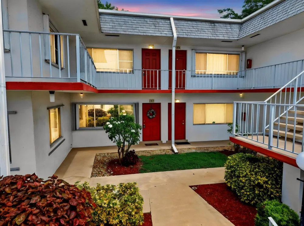 3120 Cynthia Lane #107 Lake Worth, FL 33461