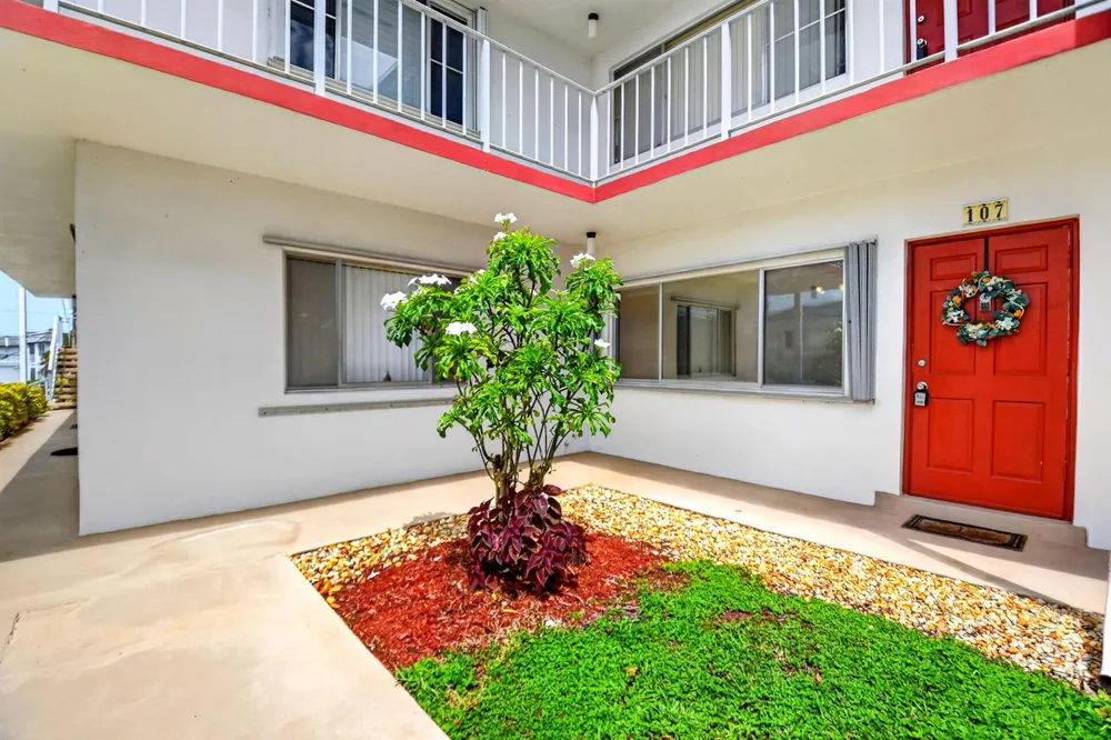 3120 Cynthia Lane #107 Lake Worth, FL 33461
